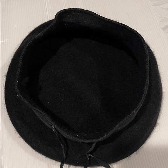 Classic Black Wool Beret - Picture 10 of 10